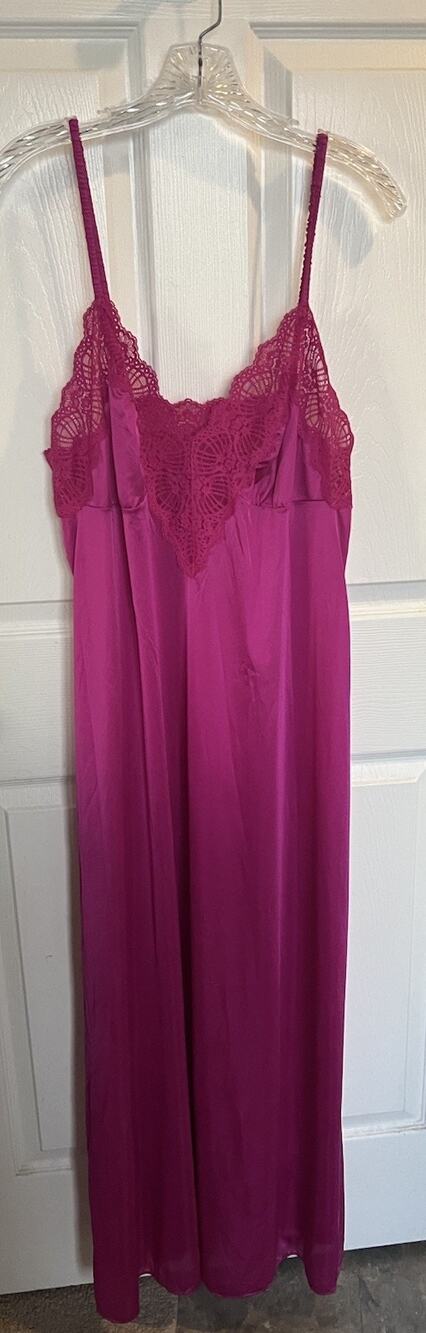 VTG 70s Shadowline Nylon Nightgown Magenta Scalloped Fan Lace Maxi NWOT M